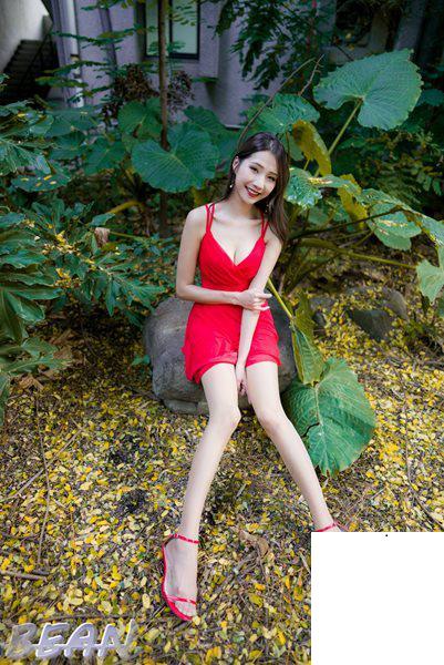 【美腿番外篇系列】長腿美模 黃韻霏 紅色連衣短裙 高跟美腿旅拍【35P】