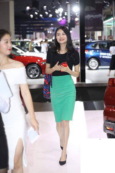 【網路收集】長腿台妹-思佳 展場女郎FB露點私拍曝光 (40P)