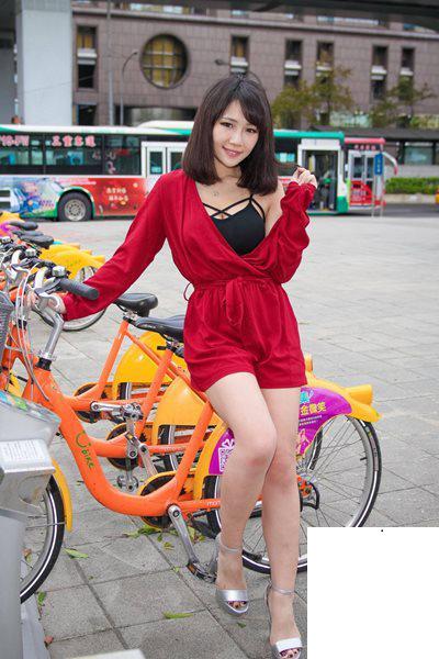 【美腿番外篇系列】長腿美模 熊熊兒 連衣短褲裙 高跟美腿旅拍【124P】