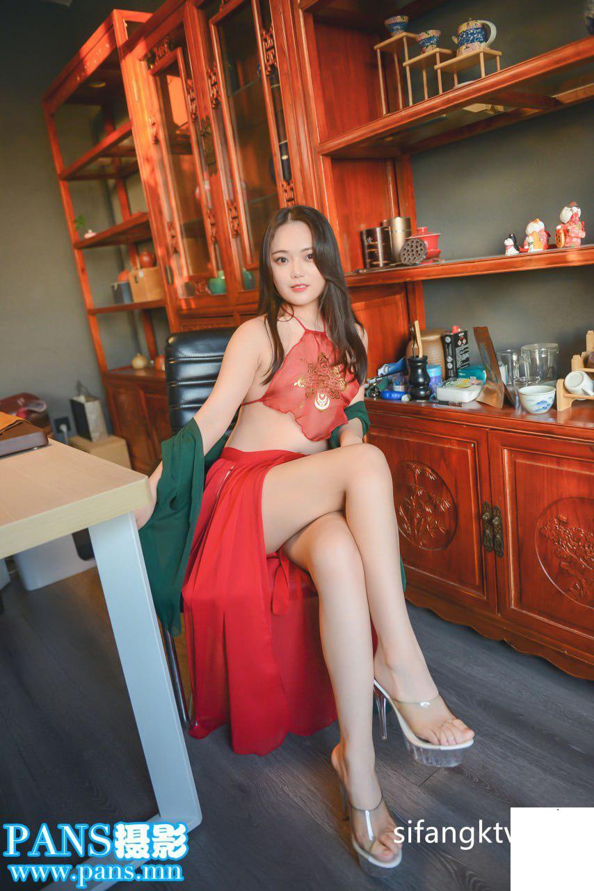 復古風肚兜誘惑