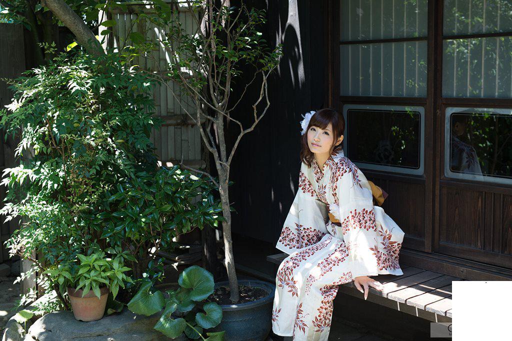 [立花はるみ]和服櫻花妹 飄出嫩乳櫻花香 (38P)