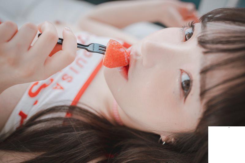 손예은(孫樂樂)《草莓女孩2》美乳沾上煉乳香氣滿滿 (70P)