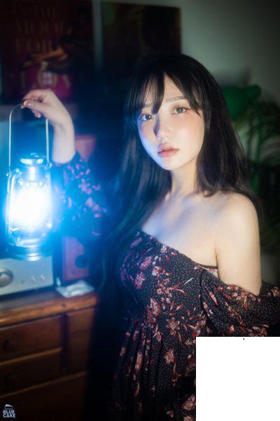Son Yeeun 손예은, [BLUECAKE] Nothing RED  (90P)