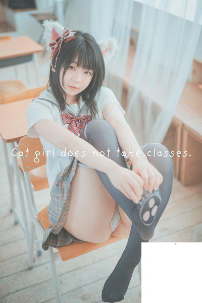貓耳女孩黑絲勾腿 教室露出屁股蛋 (23P)