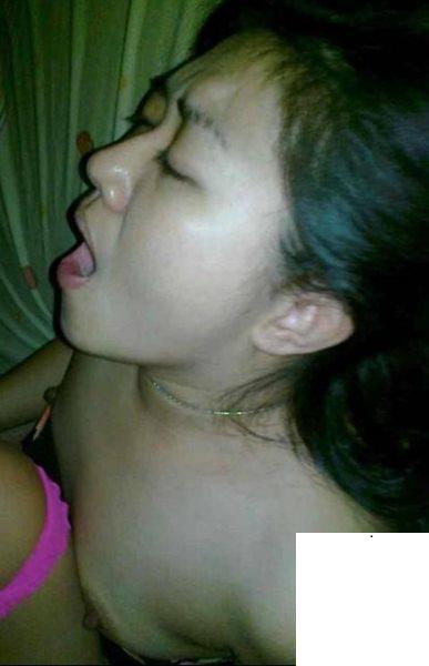 嚇到吃手手 (10P)